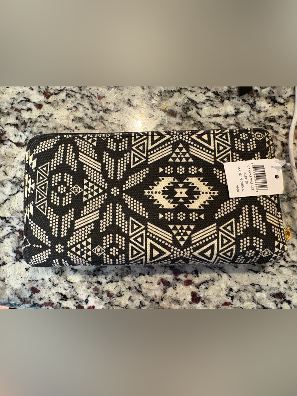 NWT Biloux & Terner Black & White Aztec Zip Wallet